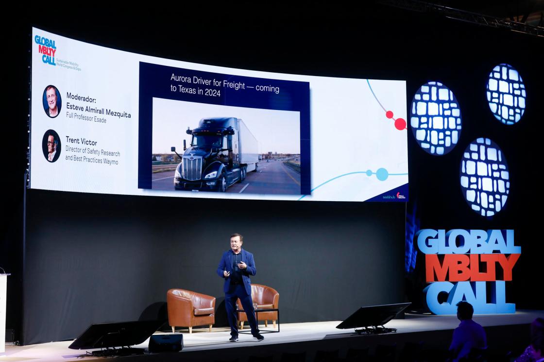 MADRID, 20/11/2024.-Esteve Almirall, Catedrático de Esade, interviene este miércoles en el conversatorio "La revolución del Robotaxi", durante la segunda jornada del "Global Mobility Call", que se celebra hasta el próximo 21 de noviembre en el recinto de Ifema, en Madrid. EFE/ David Fernández