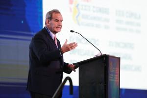 El secretario general iberoamericano, Andrés Allamand, habla durante el XV Encuentro Empresarial Iberoamericano en Cuenca (Ecuador). EFE/ Carlos Durán Araújo