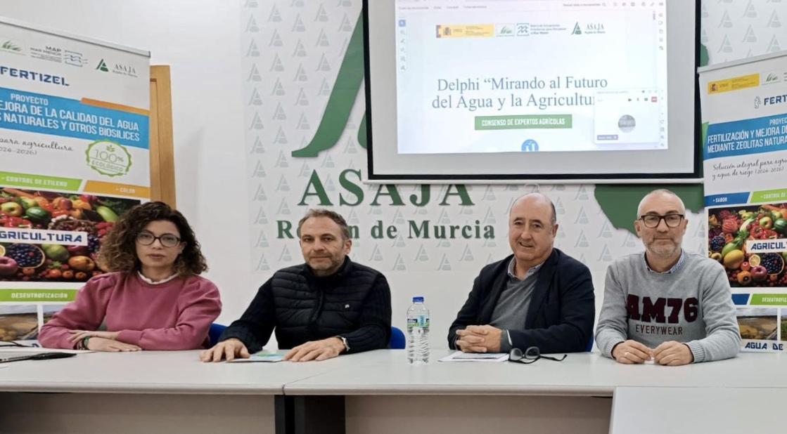 Pie de foto: Reunión 17 de diciembre 2014Autor: Fertizel