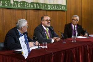 SEVILLA. 10/12/2024. - El director de EFE Salud, Javier Tovar (i), el gerente de administración en el Grupo Español de Pacientes con Cáncer de Próstata (GEPAC), Marcos Martínez (c), y el Paciente de cáncer de próstata y socio de la Asociación Nacional de Cáncer de Próstata (ANCAP), Fernando Macho (d), en una de las mesas de la jornada de EFE Fórum "Tiempo y cáncer de próstata en Andalucía: por un diagnóstico precoz"; un encuentro informativo en el que expertos y autoridades públicas de la salud abordarán la importancia de adelantarse en el diagnóstico del cáncer de próstata y de garantizar una buena calidad de vida para los pacientes y sus familiares. EFE/ Raúl Caro.