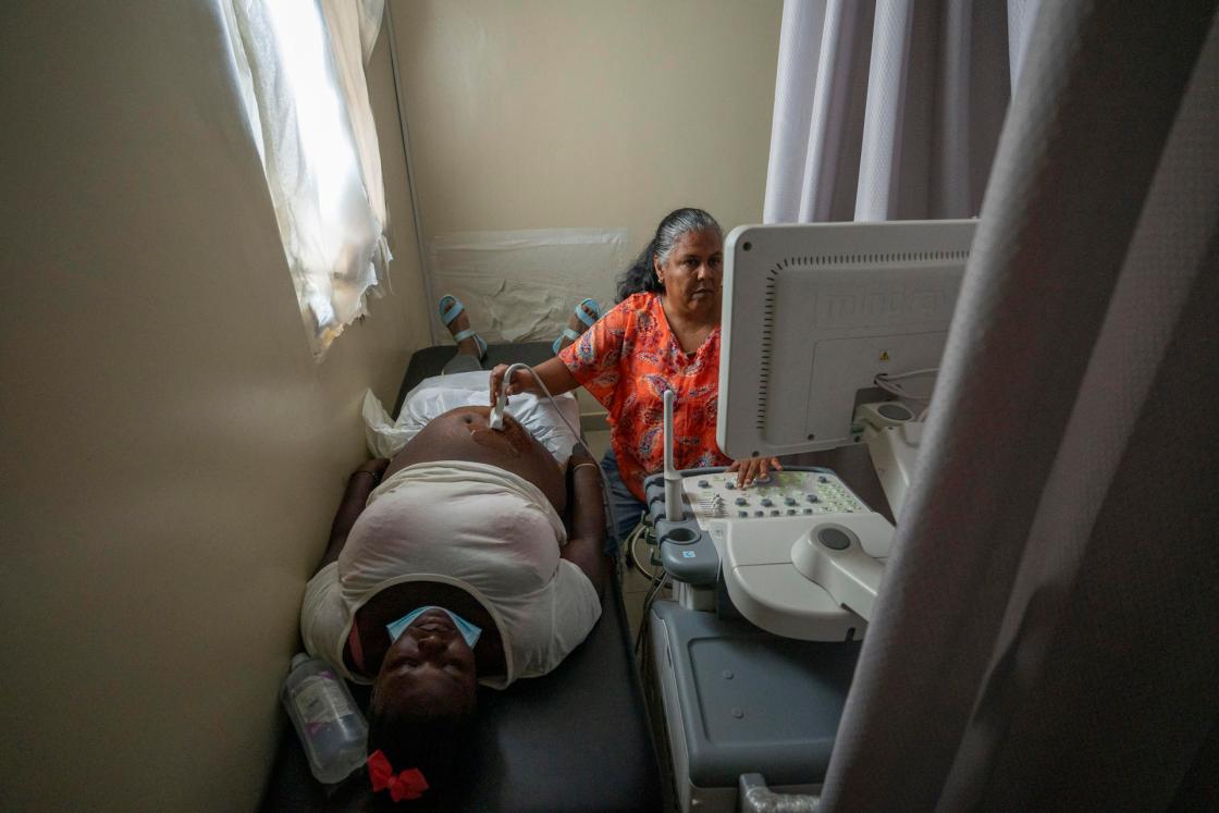 Photograph of Yolanda Michell during a routine pregnancy check-up at the Rosa Duarte Hospital in Elías Piña Province (Dominican Republic). EFE/ Pedro Bazil 