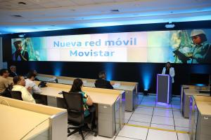 Fotografía de los asistentes a la presentación de la Nueva Red Móvil Movistar, en Lima (Perú). EFE/ Paolo Aguilar