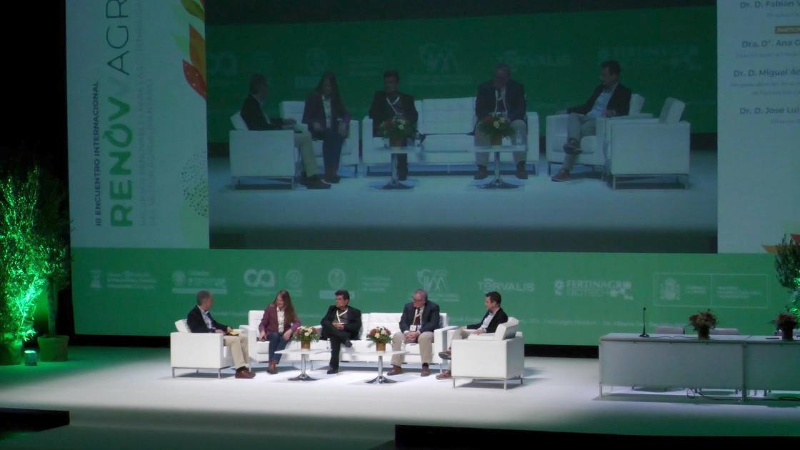 Imagen del último coloquio del III Encuentro Internacional Renowagro bajo el título 'Sostenibilidad e Innovación: La visión del sector privado'.