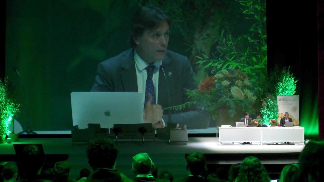 Imagen del rector de la Universidad Pablo de Olavide (UPO) de Sevilla, Francisco Oliva, durante su intervención en el III Encuentro Internacional Renowagro.
