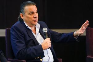 El líder regional de energía del Banco Interamericano de Desarrollo (BID) José Ramón Gómez, habla durante el foro 'Acceso a la energía en Panamá a través de las empresas españolas. Microrredes', en Ciudad de Panamá (Panamá). EFE/Bienvenido Velasco