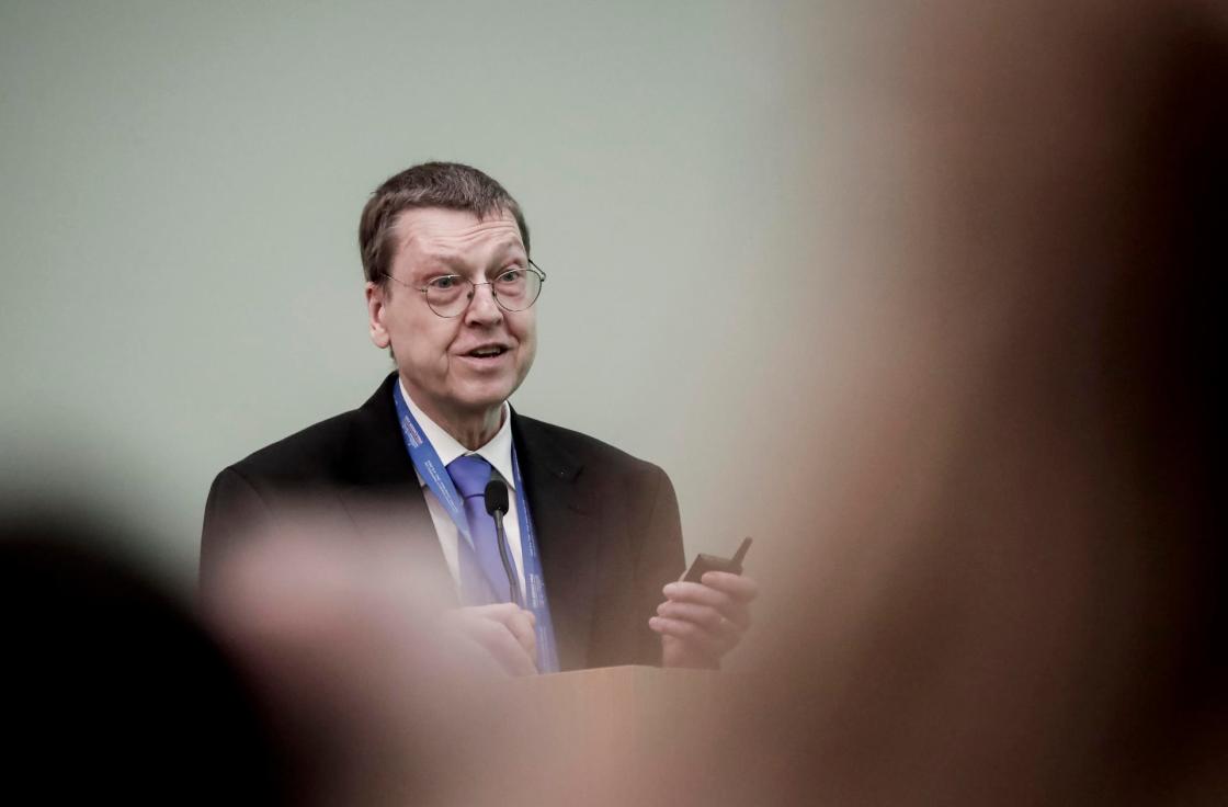 El economista del Banco Mundial, Klaus Deininger, habla durante una conferencia en San José (Costa Rica). EFE/ Jeffrey Arguedas