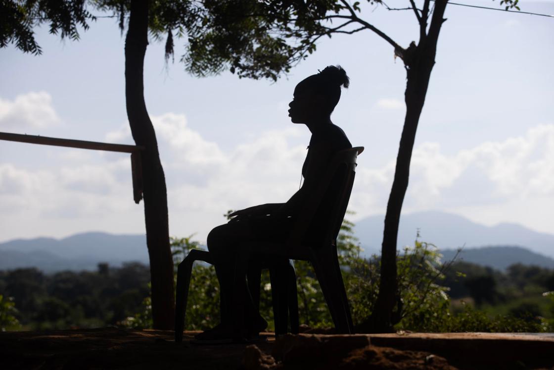 Fotografía de una adolescente del club de chicas ‘Fabricando Sueños’, en Dajabón (República Dominicana). EFE/ Orlando Barría