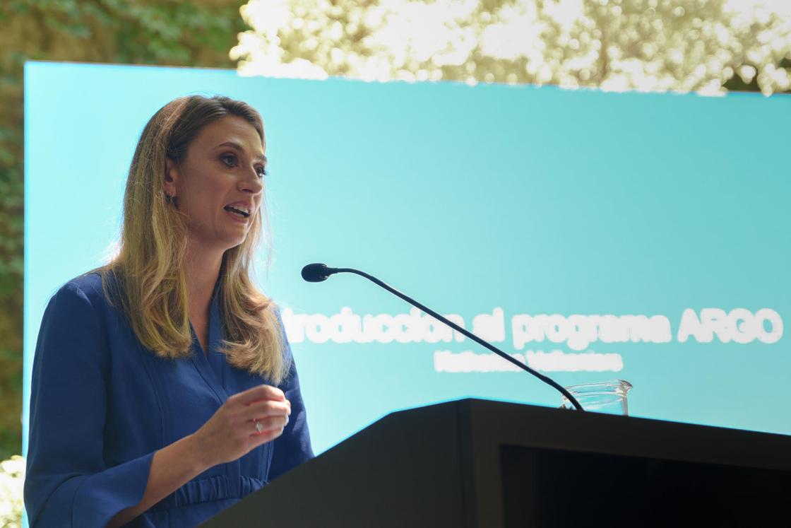 La presidenta y fundadora del programa Argo, Katherine Valkeniers, habla durante el lanzamiento de la iniciativa de la multinacional belga Katoen Natie en la sede de la empresa en Montevideo (Uruguay). EFE/ Sofía Torres