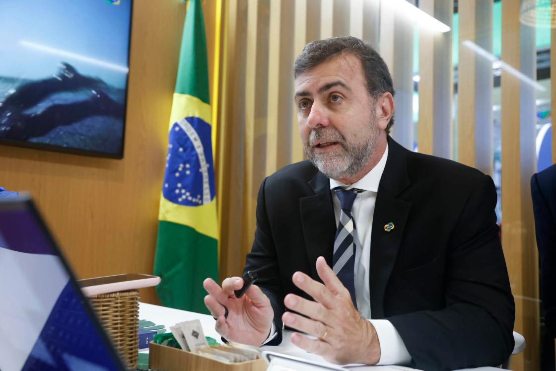 MADRID, 23/01/2025.- The president of the Brazilian Agency for International Tourism Promotion, Embratur, Marcelo Freixo, during an interview with EFE at the FITUR 2025 International Tourism Trade Fair. According to Freixo, almost 13% of European flights arriving in Brazil come from Spain, a country from which he expects a new record number of flights and passengers in 2025. EFE/ David Fernández