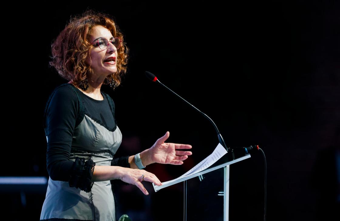 La vicepresidenta del Gobierno y ministra de Hacienda, María Jesús Montero, participa en Madrid en el acto de presentación de la Diputación en el Fitur 2025 bajo el lema 'El Alma de Sevilla en Madrid'. EFE/David Fernández