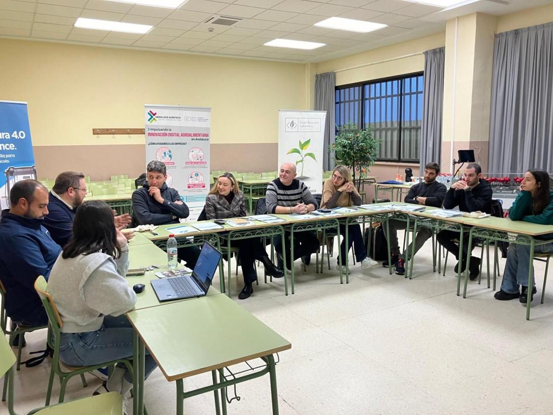 Encuentro para la cooperación e intercambio de conocimientos. Autor: Manuel Pérez Ruiz