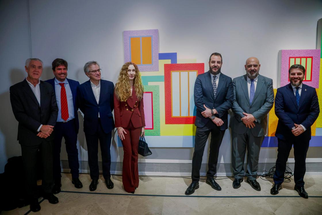 MADRID, 21/01/2025.- El alcalde de Palma de Mallorca, Jaime Martínez Llabrés (2d), durante el acto de firma de una declaración de intenciones de colaboración con Blanca y Borja Thyssen-Bornemisza (3d), para realizar exposiciones, este martes en el Museo Nacional Thyssen-Bornemisza, en Madrid.  EFE/David Fernández