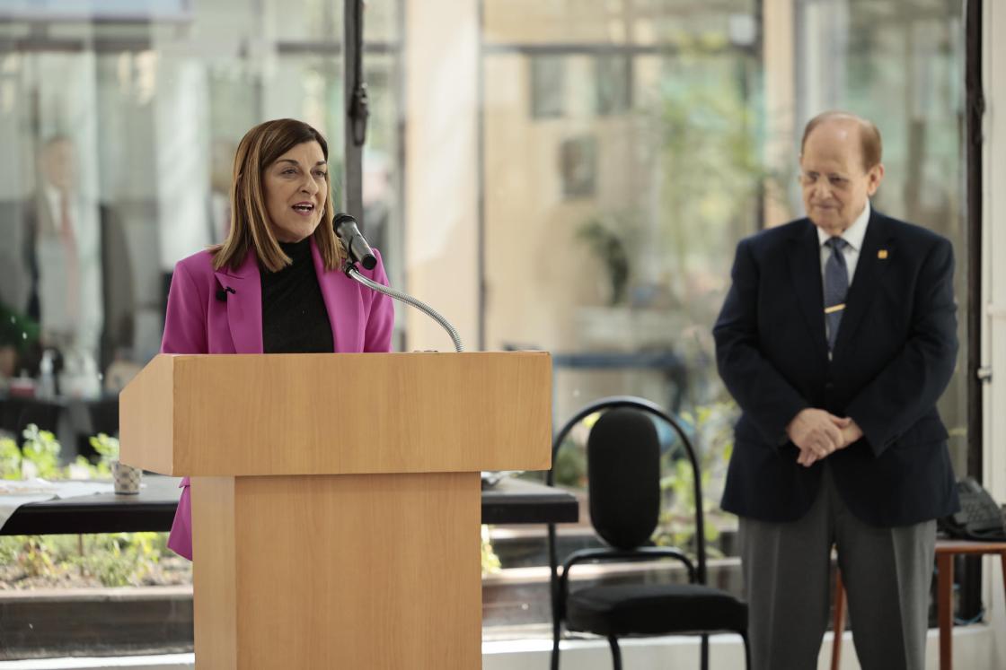 La presidenta del Gobierno de Cantabria, María José Sáenz de Buruaga, habla durante su visita al Hospital Español en Ciudad de México (México). EFE/José Méndez