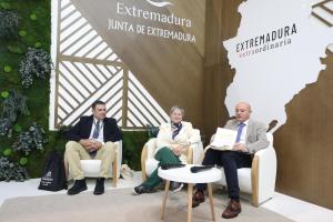 Anabela Freitas, vicepresidenta de Turismo Centro de Portugal (c) en su participación en la feria de Fitur, en Madrid. Créditos: Carlos García