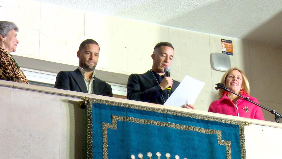 Alcobendas, 18 ene (EFE).- El jugador del Real Madrid Lucas Vázquez y el exfutbolista del Atlético de Madrid Mario Suárez han reivindicado este viernes el deporte local durante el pregón de las Fiestas Virgen de la Paz 2025 de Alcobendas, que este año ha sido reconocida como Ciudad Europea del Deporte.EFE