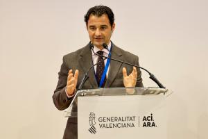 GRAFCVA4968. MADRID, 23/01/2025.- El alcalde de Torrevieja, Eduardo Dolón, durante el acto de presentación de la Regata Optimist en la segunda jornada de la Feria Internacional de Turismo (Fitur). EFE/Ana Escobar