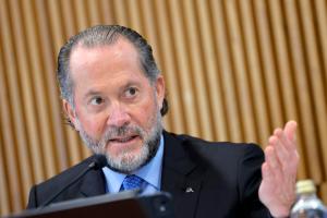 SANTIAGO DE COMPOSTELA, 28/01/2025.- El presidente de Abanca, Juan Carlos Escotet, presenta en rueda de prensa los resultados obtenidos por el banco en el ejercicio 2024, hoy martes en Santiago de Compostela. EFE/Lavandeira jr