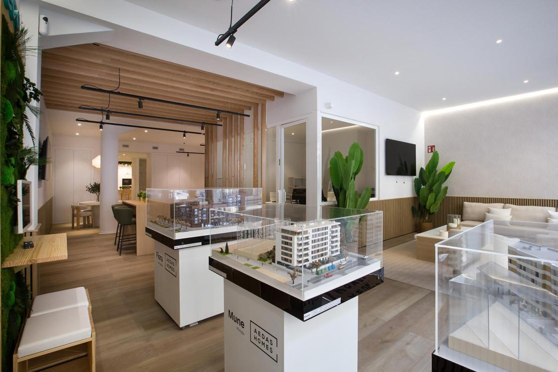 Maquetas de los primeros proyectos de AEDAS Homes en Bilbao expuestas en la nueva oficina de la compañía. EFE/AEDAS Homes/FOTOGRAFÍA CEDIDA/CRÉDITO OBLIGATORIO