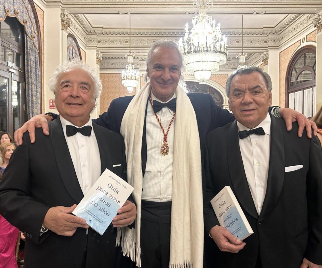 La diplomacia distingue como embajadores a Los del Río y al doctor Manuel de la Peña en el Alfonso XIII