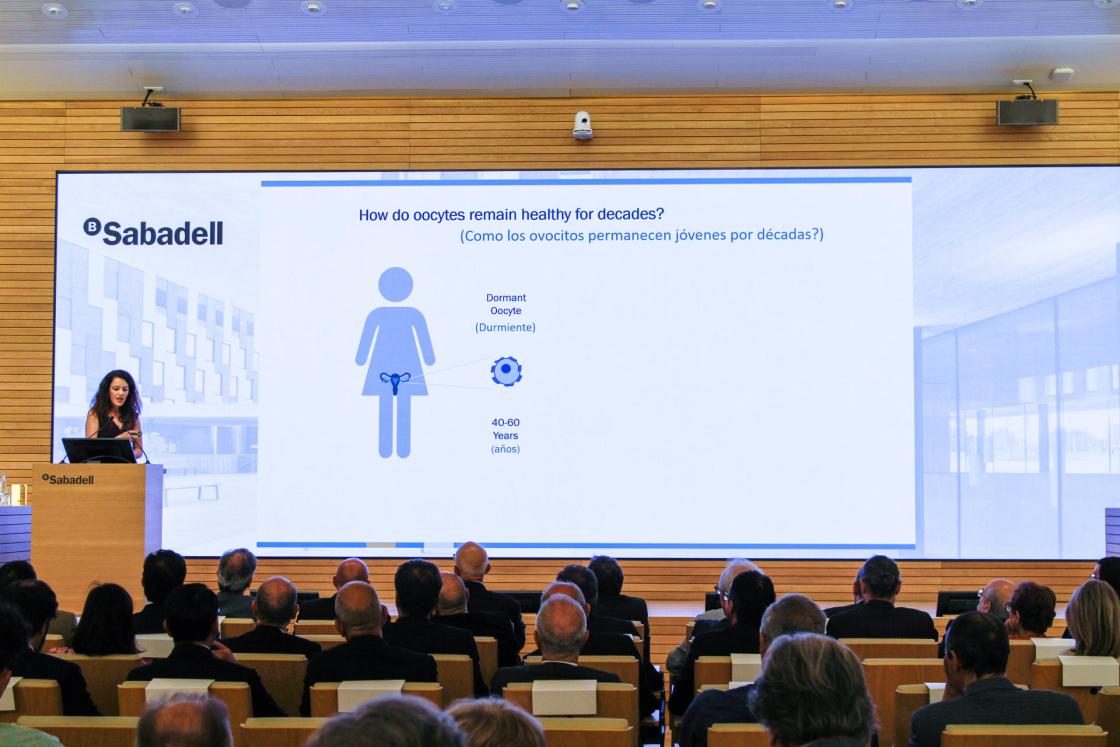 En la imagen, la bióloga molecular Elvan Boke, ganadora del premio a la investigación biomédica en 2024.