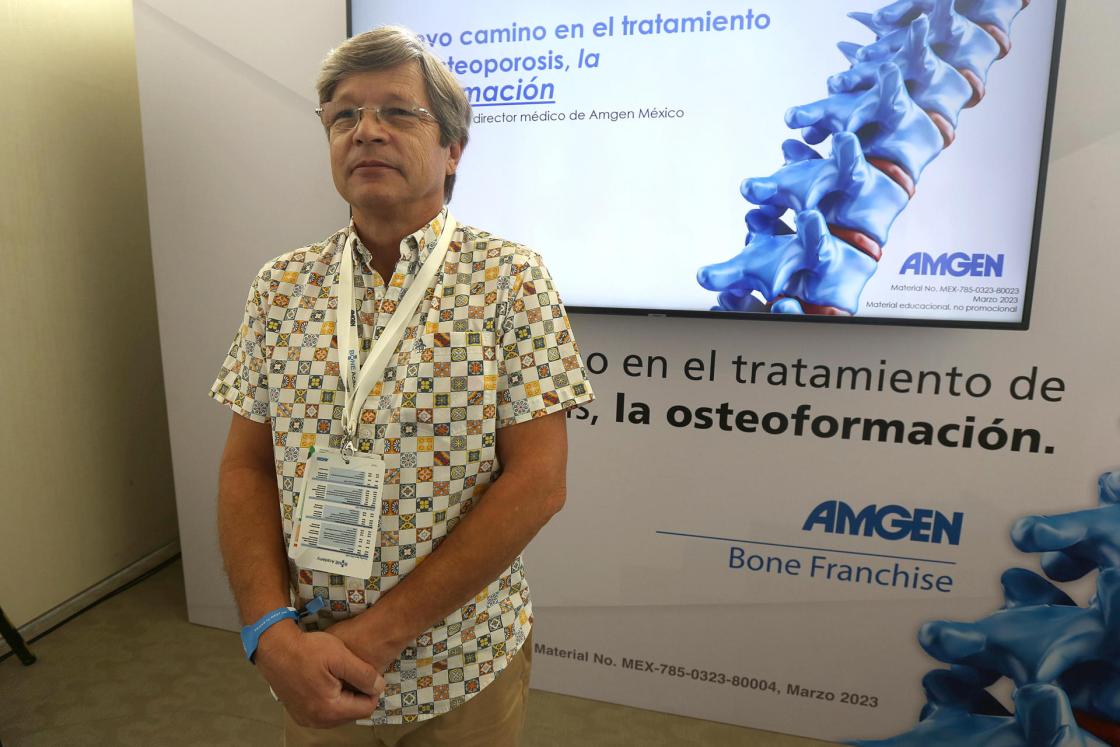 Fotografía del director médico de AMGEN México, Máx Saráchaga, hablando durante una entrevista con EFE en Playa del Carmen, Quintana Roo (México). EFE/ Alonso Cupul ARCHIVO