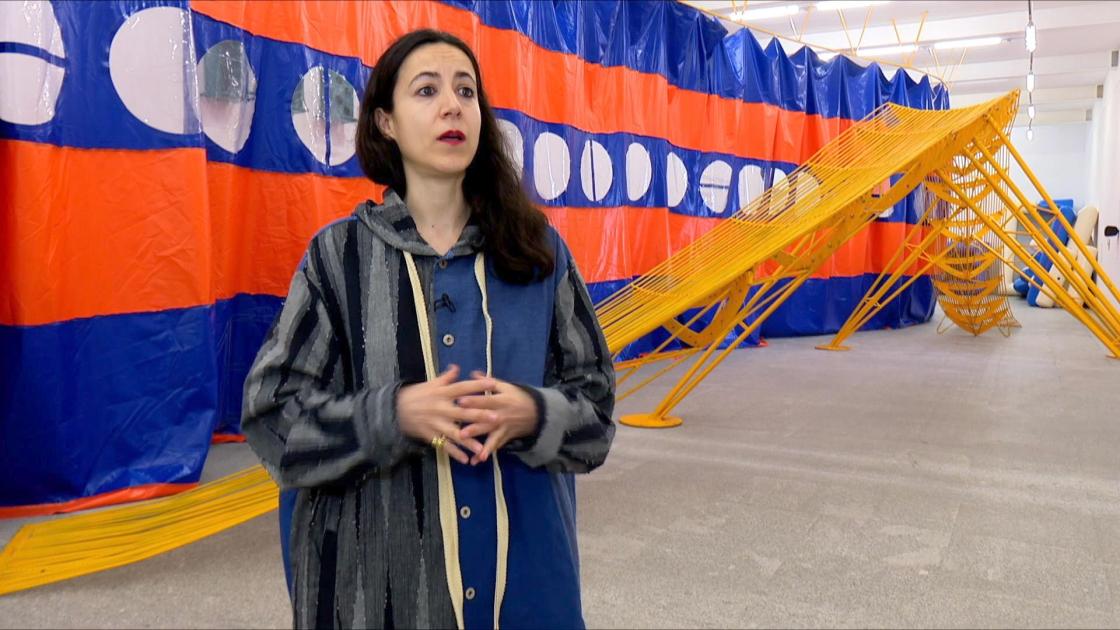 MADRID, 25/02/2025.- La artista Laia Estruch, durante la presentación de su exposición ‘Hello Everyone’, este martes en el Museo Reina Sofía de Madrid. EFE