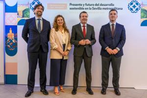 SEVILLA. 19/02/2025. - El presidente de Sevilla City One, Pedro Salvador; la directora de Negocio Inmobiliario en Andalucía Occidental, Mariola Valiente; el presidente de Diputación de Sevilla, Javier Fernández y el vicepresidente de Prodetur, Rodrigo Rodríguez Hans (i a d), en la presentación del informe 'Presente y futuro del desarrollo sostenible en la Sevilla metropolitana', que ha tenido lugar este miércoles en Sala Metropol de Sevilla. EFE/ Raúl Caro.