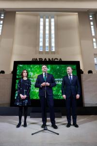 A CORUÑA, 20/02/25.- ABANCA inaugura este jueves su nuevo centro corporativo en la ciudad de A Coruña, situado en el antiguo Cine Avenida, que pasará a denominarse 'Espacio Avenida'. En la presentación a los medios de comunicación han estado presentes Gerardo Fuertes (c), director ejecutivo de Territorios y Redes de ABANCA; Óscar Salgado (d), director territorial y Pilar Ceide (i), gerente de Proxectos Inmuebles de la entidad. EFE/Cabalar