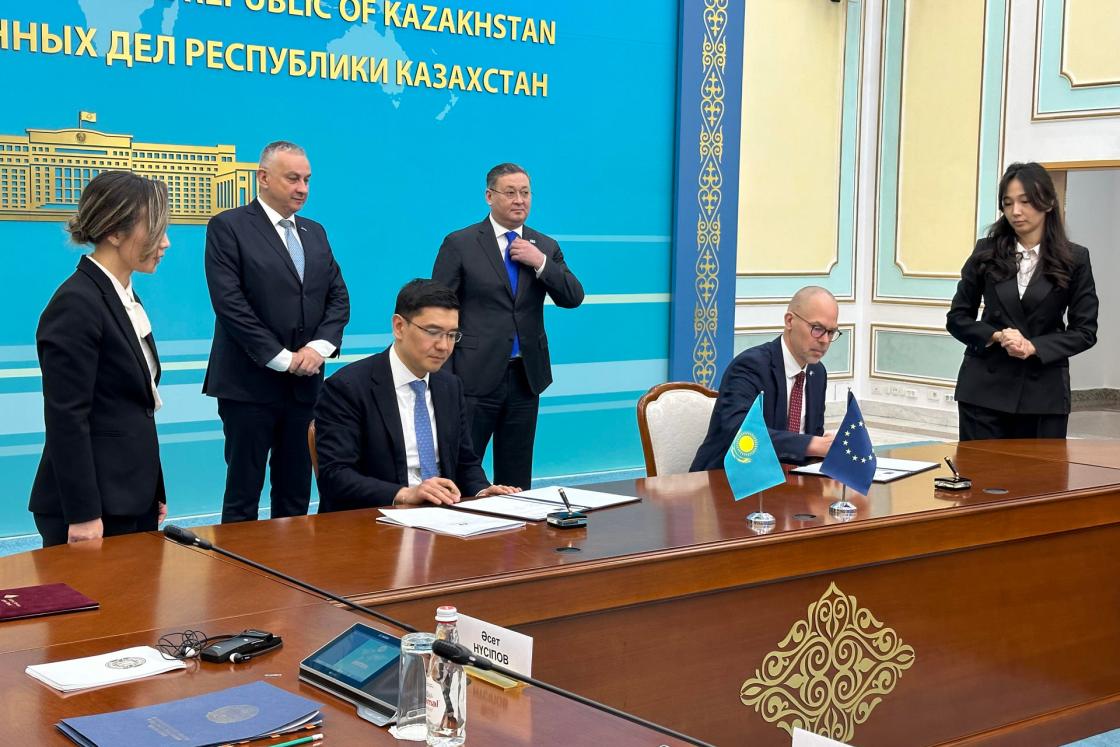 Kazakhstan and the European Union Thursday signed an agreement on rare earth metals worth 3 million euros during a visit to the Central Asian country by the European Commissioner for International Partnerships, Czech Jozef Síkela. EFE/ Kulpash Konyrova