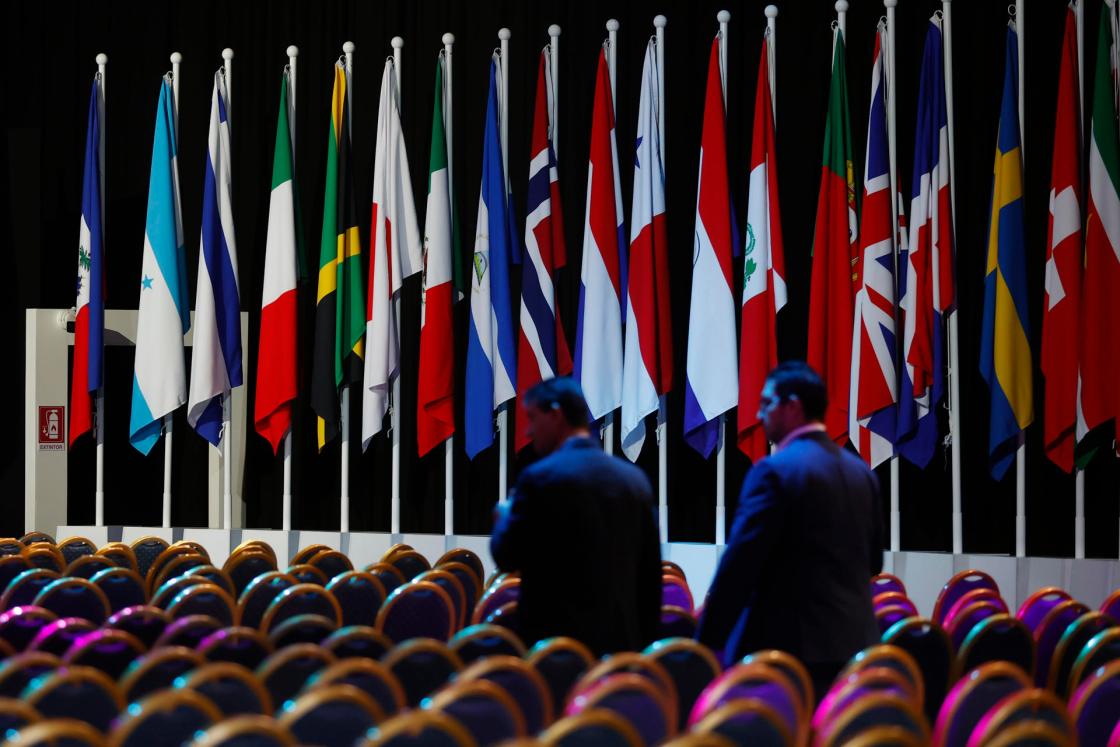 Photograph of attendees on the fourth day of the 2025 Annual Meetings of the IDB and IDB Invest Boards of Governors in Santiago. EFE/Elvis González 