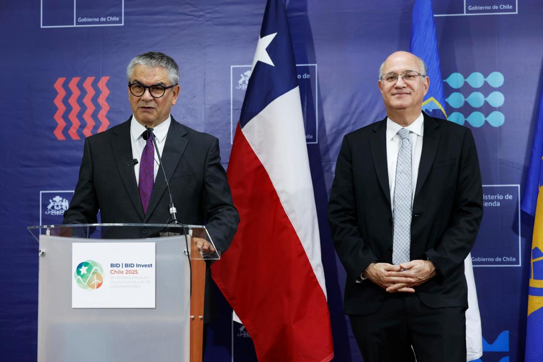 Chilean Finance Minister Mario Marcel (L) speaks alongside Inter-American Development Bank (IDB) President Ilan Goldfajn (R) during a press conference in Santiago, Chile. EFE/Elvis González 