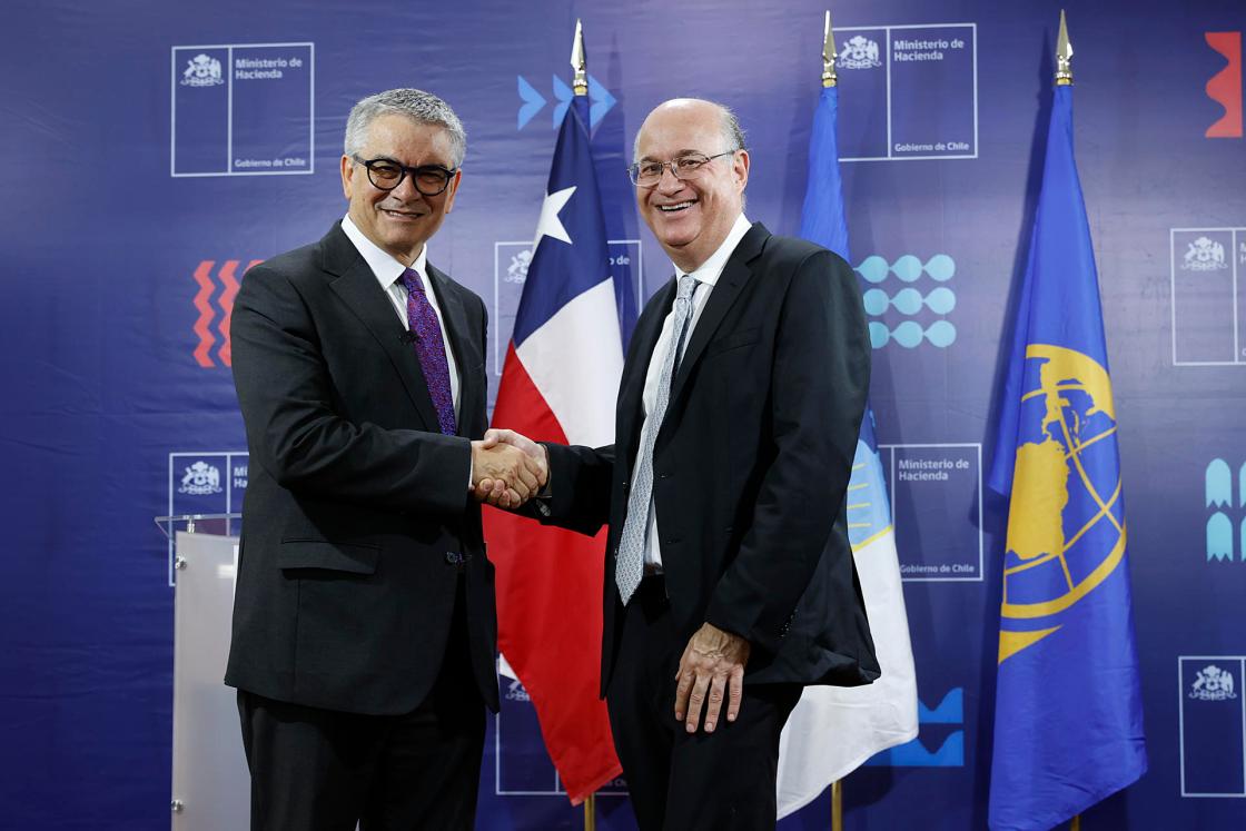 Chilean Finance Minister Mario Marcel (L) greets Inter-American Development Bank (IDB) President Ilan Goldfajn (R) during a press conference in Santiago, Chile. EFE/Elvis González