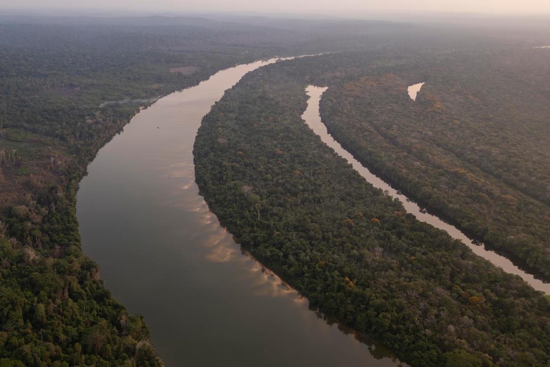 Fotografía de archivo del río Tapajós en la aldea Kaba Biorebu, territorio indígena Mundurukú, en el municipio de Jacareacanga (Brasil). EFE/ Isaac Fontana
