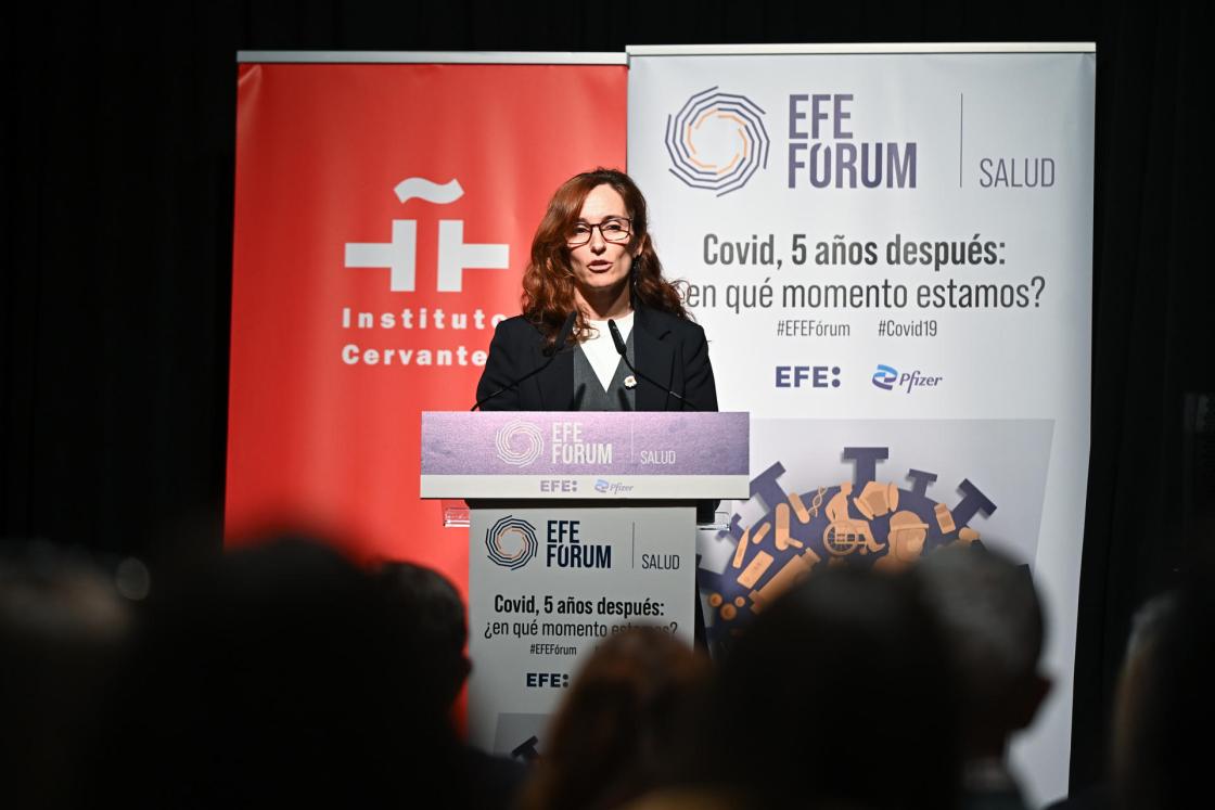 MADRID, 26/03/2025.- La ministra de Sanidad, Mónica García, interviene en la inauguración del Foro 'Covid, cinco años después. ¿En qué momento estamos?', organizado por EFESalud, este miércoles en Madrid. EFE/ FERNANDO VILLAR