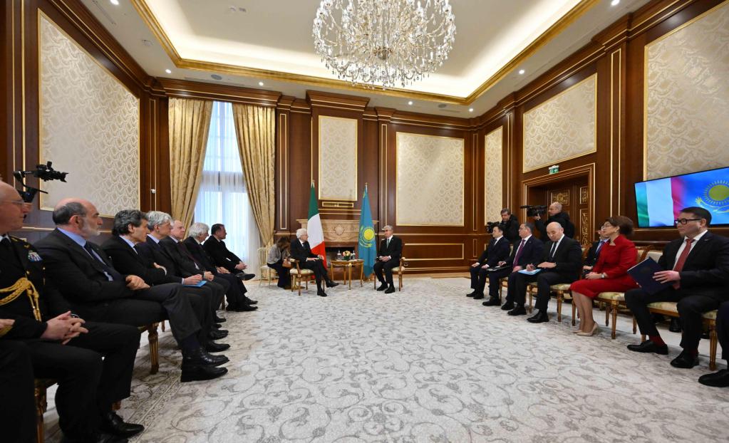 ASTANÁ, 09/03/2025.- El presidente de Italia, Sergio Mattarella, se reunió hoy en Astaná con su homólogo kazajo, Kasim-Yomart Tokáyev, en el marco de una visita del jefe de Estado italiano a la nación centroasiática, según informó este domingo la Presidencia kazaja. EFE/ Presidencia De Kazajistán  *****SOLO USO EDITORIAL/SOLO DISPONIBLE PARA ILUSTRAR LA NOTICIA QUE ACOMPAÑA (CRÉDITO OBLIGATORIO) *****