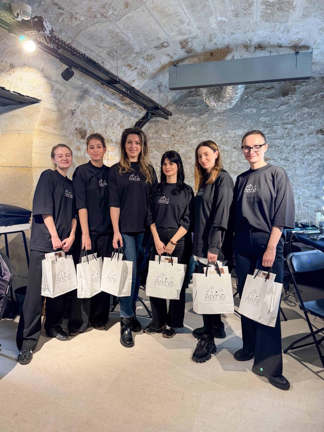 Pie de foto: Equipo estilistas Arkhé Cosmetics en la PFW 25Autor: Arkhé Cosmetics