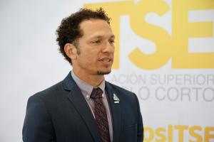 El subgerente de investigación e innovación de ITSE, Rolando Gittens, habla con EFE durante la inauguración de la "segunda fase" del Instituto Técnico Superior Especializado (ITSE) en Ciudad de Panamá (Panamá). EFE/Bienvenido Velasco