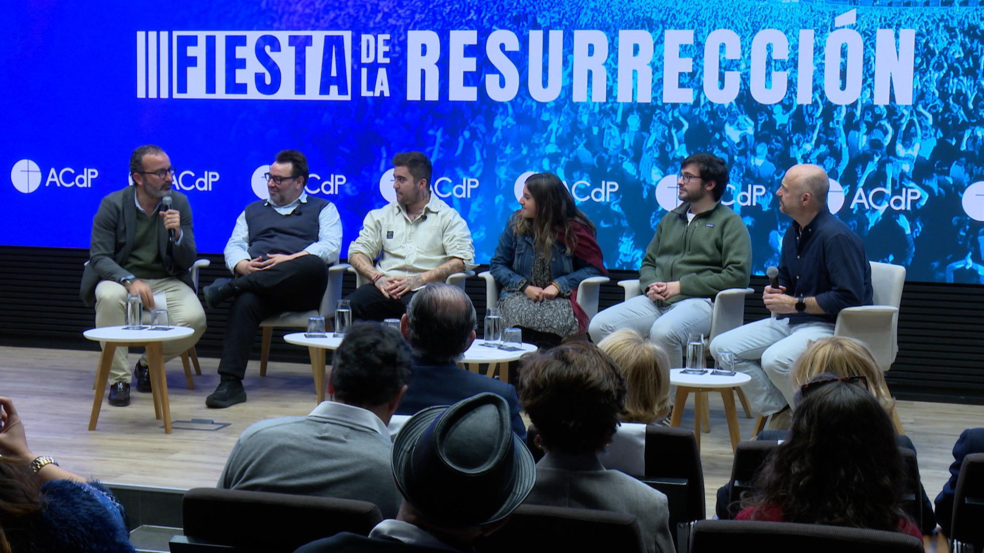 De izquierda a derecha, el secretario nacional de Comunicación de la Asociación Católica de Propagandistas, Pablo Velasco; el integrante del grupo musical Siempre Así Rafa Almarcha; el cantante Beret, dos integrantes del grupo Hakuna, y el locutor de Cadena 100 Javi Nieves, durante la presentación de la tercera edición de la Fiesta de la Resurrección, en Madrid. EFE