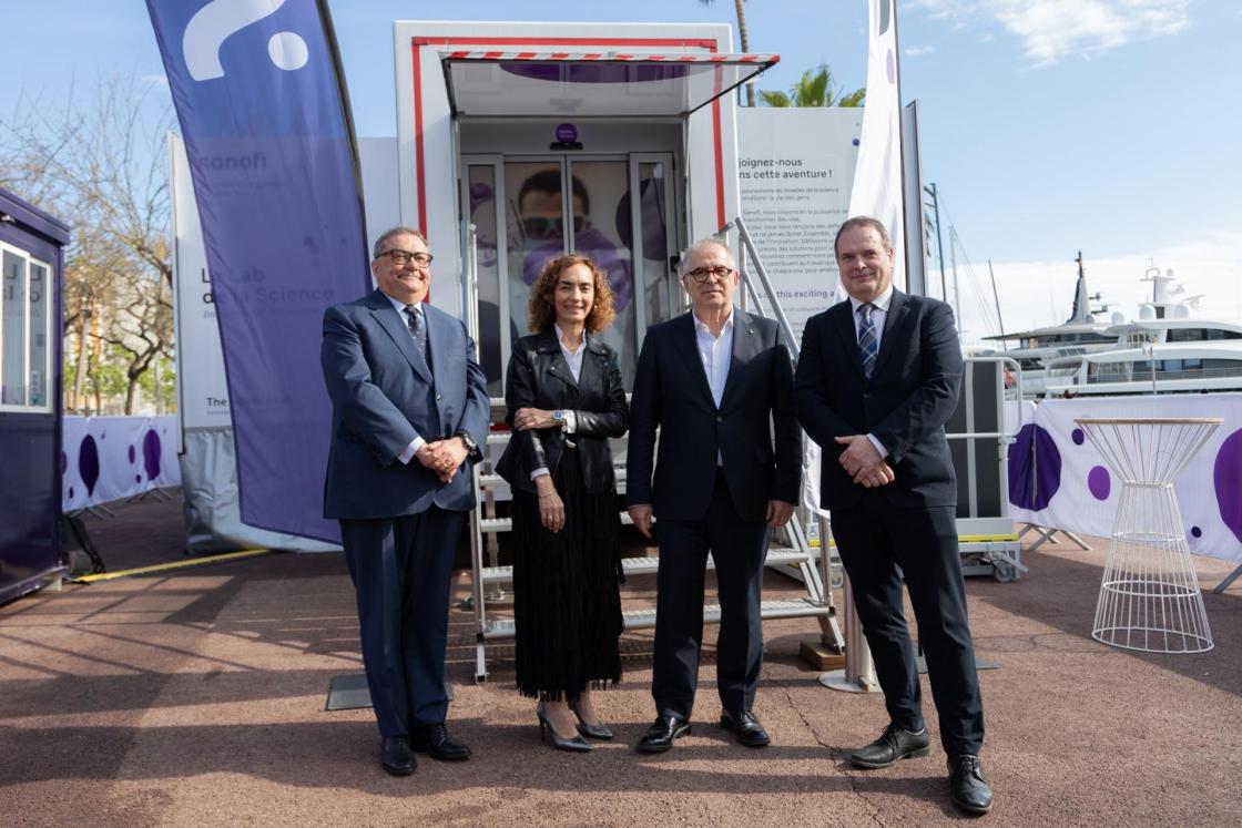 Foto de Familia de la creación del centro de innovación en Barcelona/ FOTO CEDIDA POR LA ORGANIZACIÓN (USO EDITORIAL)
