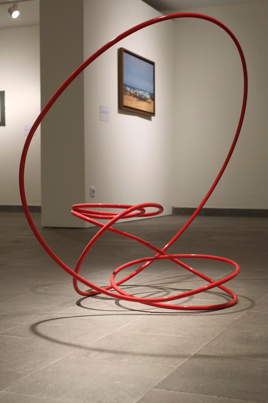 GRAFCAN8143. LAS PALMAS DE GRAN CANARIA (ESPAÑA), 24/04/2025.- La Fundación Mapfre Canarias ha abierto sus fondos de arte para releer sus obras, llevándolas a una reflexión colectiva desde su contexto creativo a la actualidad del territorio, junto a 38 artistas en la exposición 'Recuerdos de un paisaje deconstruido'. EFE/Ángel Medina G. 