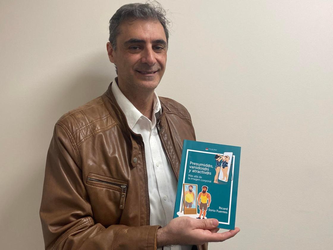 La obsesión por la perfección bajo el microscopio: Ricard Sorio advierte sobre los riesgos del culto a la imagen.