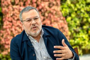 Fotografía del gerente general de Coca-Cola para Perú y Ecuador, Abelardo Gudiño, hablando durante una entrevista con EFE en Lima (Perú). EFE/ John Reyes Mejía