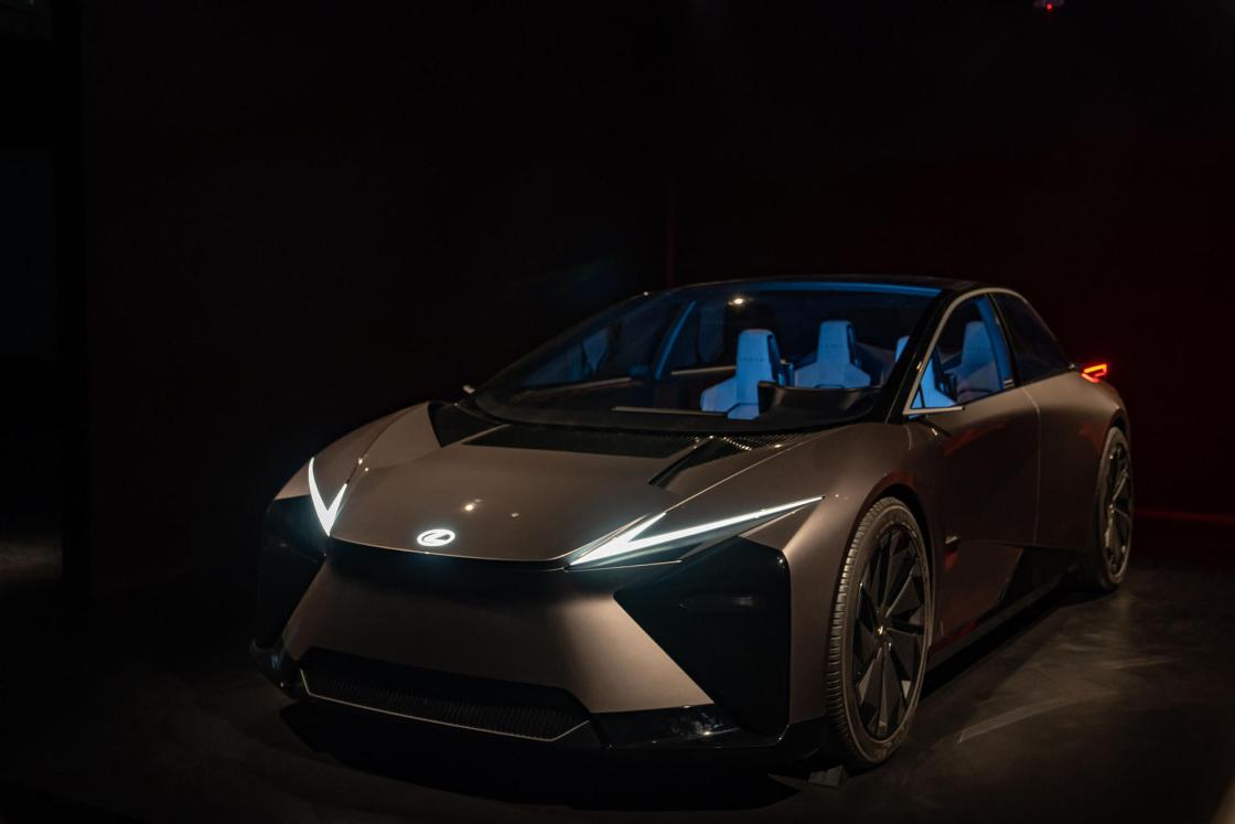 La firma automovilística Lexus ha presentado en la Semana del Diseño de Milán una exposición inspirada en sus sistema de control de cabina "Black Butterfly". EFE/LEXUS/IMAGEN CEDIDA/CRÉDITO OBLIGATORIO 