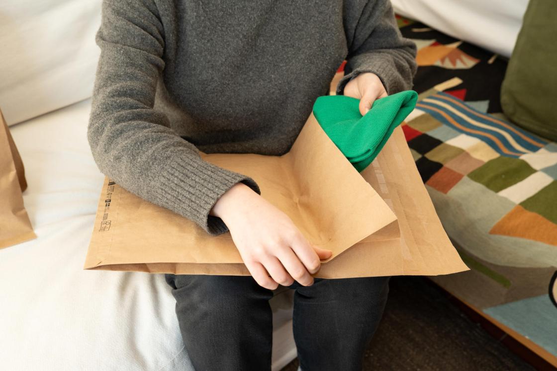 Las tiendas de moda online enviarán 2.700 millones de bolsas de plástico innecesarias a los consumidores españoles