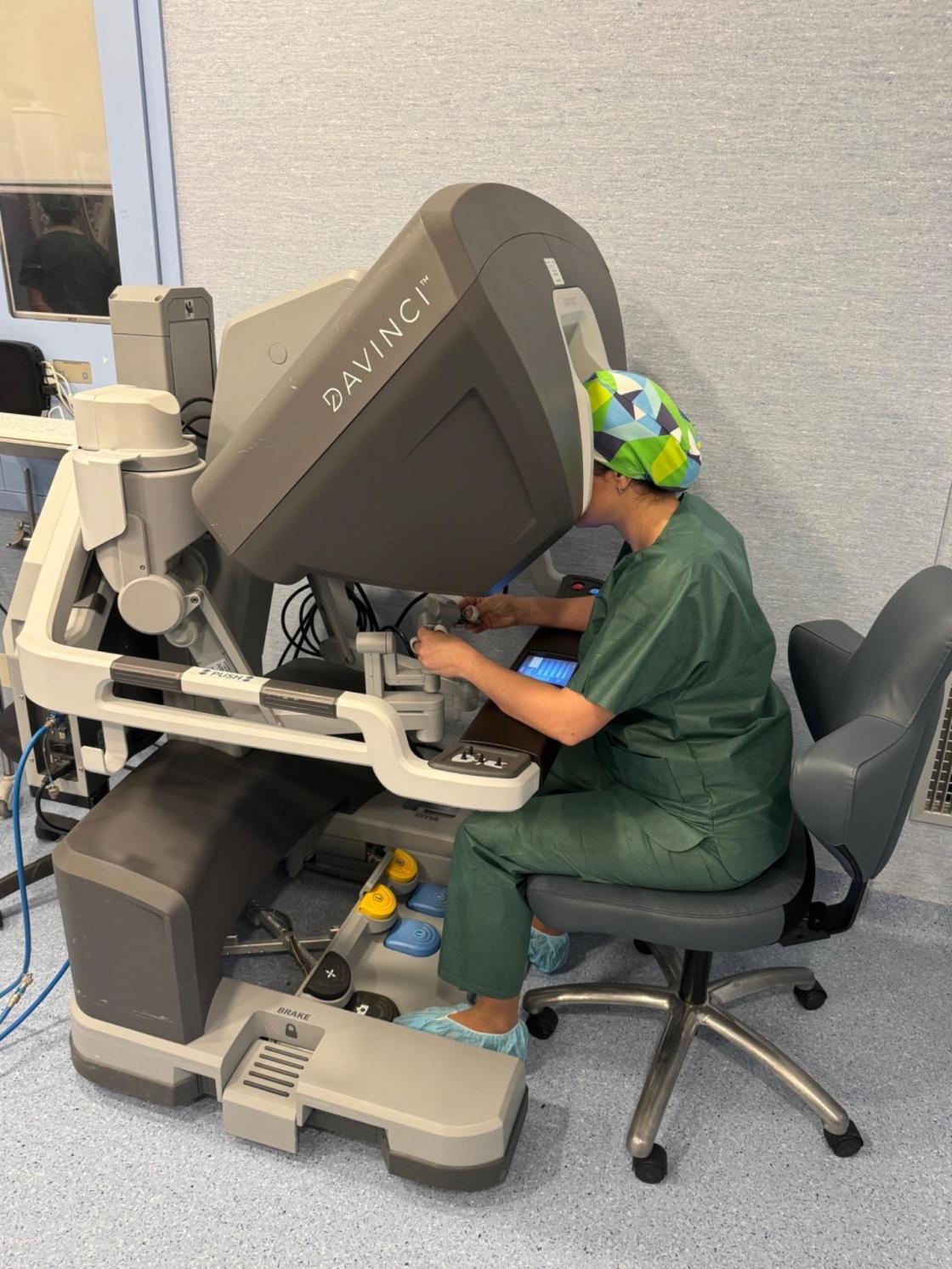 Vithas Xanit ofrece cirugía robótica Da Vinci y neuromodulación para la endometriosis