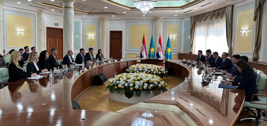 ASTANA (KAZAKHSTAN), 23/04/2025.- Croatian Foreign Minister Gordan Grlić-Radman and Kazakh Deputy Prime Minister and Foreign Minister Murat Nurtleu during a meeting in Astana. Grlić-Radman is on an official visit to Kazakhstan during which he opened a business forum with representatives of the two countries. EFE/Kulpash Konyrova