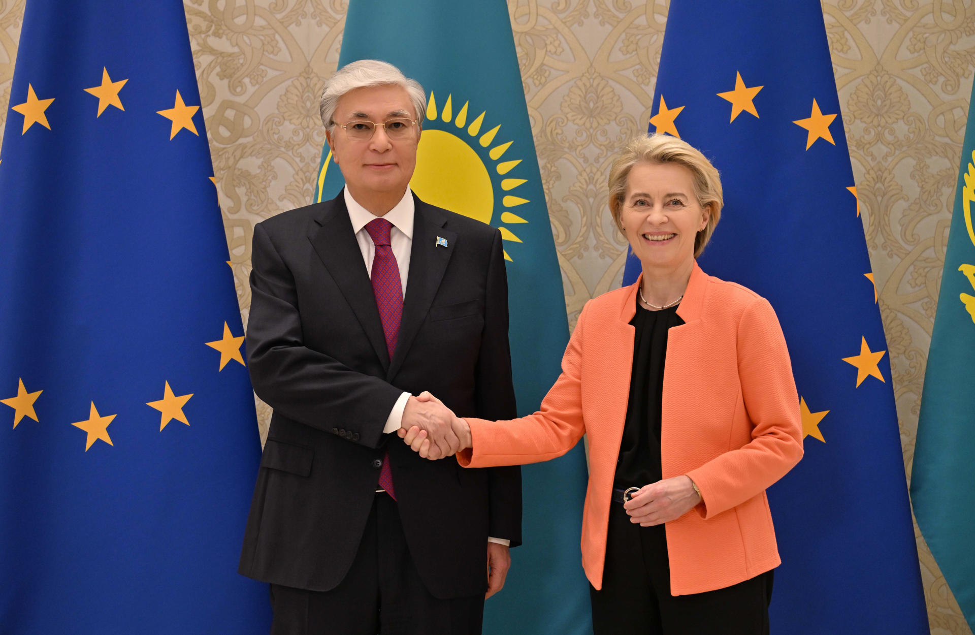 SAMARKAND, 04/03/2025.– European Commission President Ursula von der Leyen (R) during a meeting with Kazakh President Kassym-Jomart Tokayev on Thursday in Samarkand ahead of the Central Asia–European Union summit to be held the following day in the Uzbek city. EFE/Kazakh Presidency/EDITORIAL USE ONLY/ONLY AVAILABLE TO ILLUSTRATE THE ACCOMPANYING NEWS STORY (MANDATORY CREDIT)