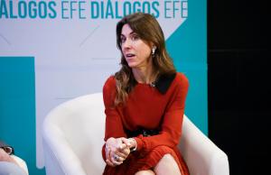 MADRID, 27/05/2025.- Beatriz Collado, Dra en farmacia y vocal de Nutrición y Alimentación del Colegio Oficial de Farmacéuticos de Madrid, participa en el conversatorio' El valor de la nutrición clínica frente a la desnutrición en la enfermedad', en el plató de la Agencia EFE, en Madrid. EFE/David Fernández