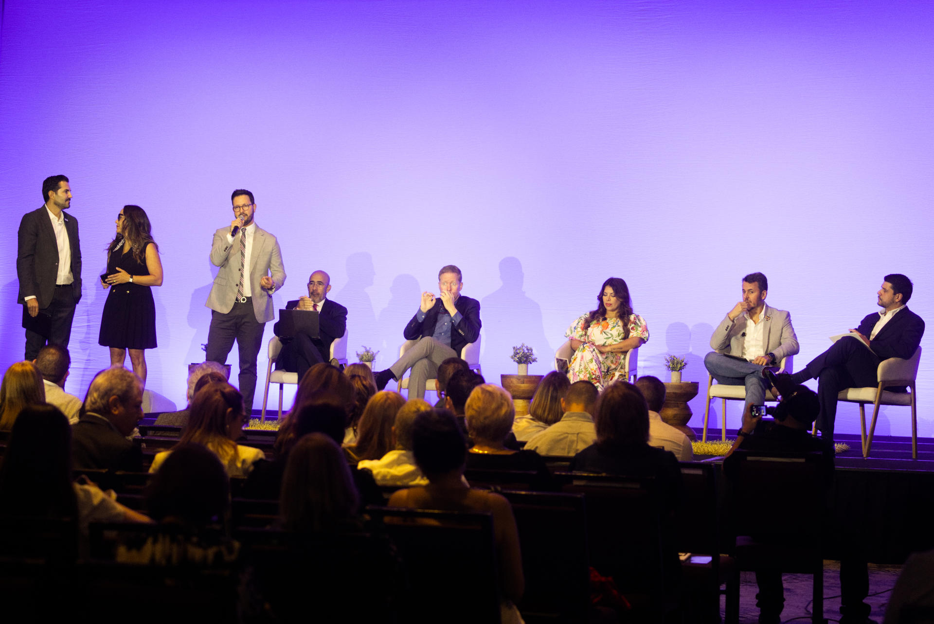 Photo showing, from left to right, seated: president of Inteligencia Económica and economist Gustavo Vélez; former Puerto Rico Secretary of State David Bernier; director of industrial affairs at Discover Puerto Rico Janid Ortiz; vice president of T-Mobile Puerto Rico Jorge Martel; and deputy director of Puerto Rico’s Department of Economic Development and Commerce Carlos Ríos, alongside Juan Pablo Fernández Cebrián (far left), EFE’s business director for Mexico, Central America and the Caribbean. The image was taken during the panel Puerto Rico as an Epicenter for Educational Tourism: Challenges and Opportunities to Drive Economic Growth, part of the forum Educational Tourism: Puerto Rico as an Academic Destination, held in San Juan (Puerto Rico). EFE/ Thais Llorca