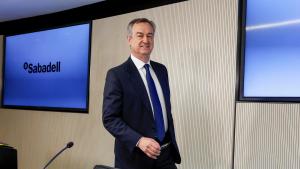 MADRID, 08/05/2025.- El consejero delegado del Banco Sabadell, César González Bueno, interviene en la presentación de los resulktado del primer trimestre del 2025 de la entidad, este jueves. EFE/ JJ Guillén
